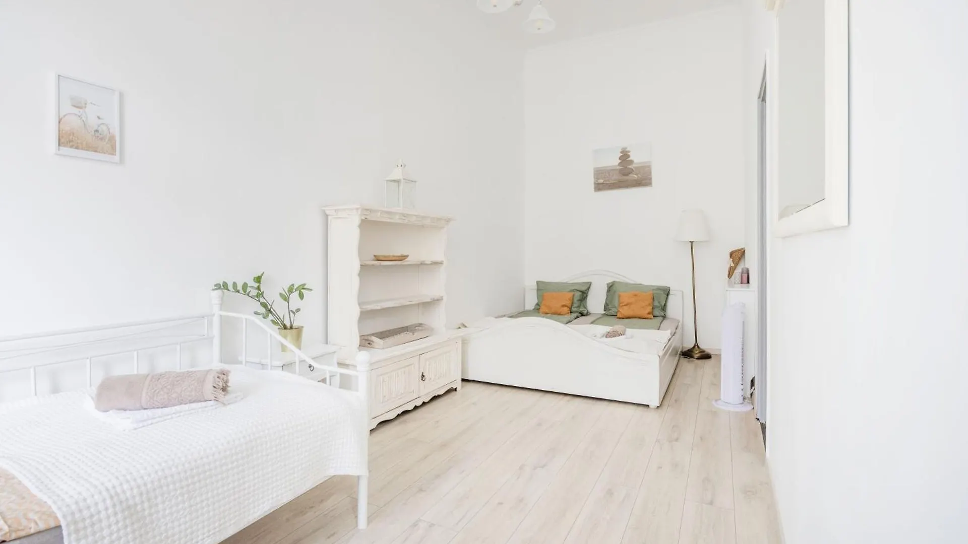 A Touch Of Provence And Pastels In The Centre Apartment Budapest