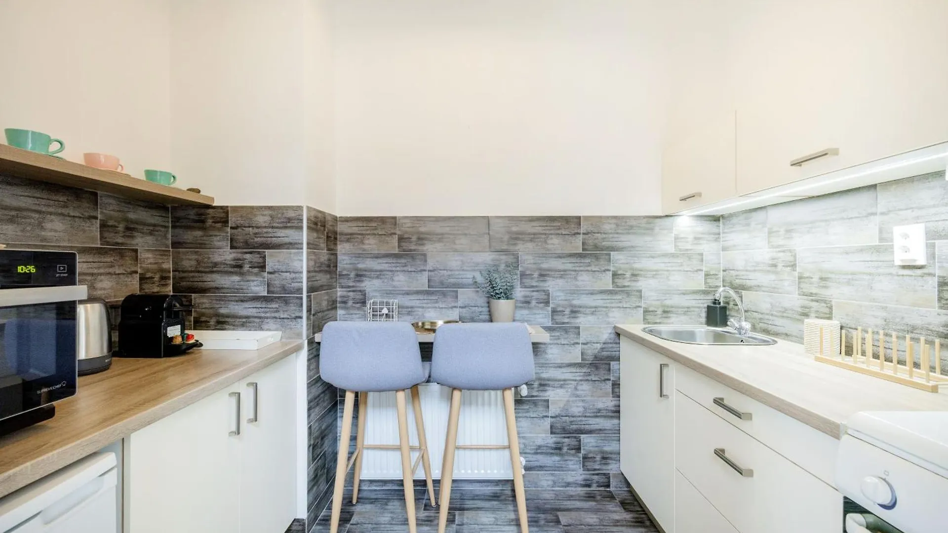 A Touch Of Provence And Pastels In The Centre Apartment Budapest