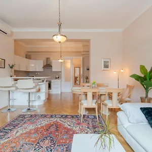  Apartament View To The Roofs Luxury With 2 Bedrooms