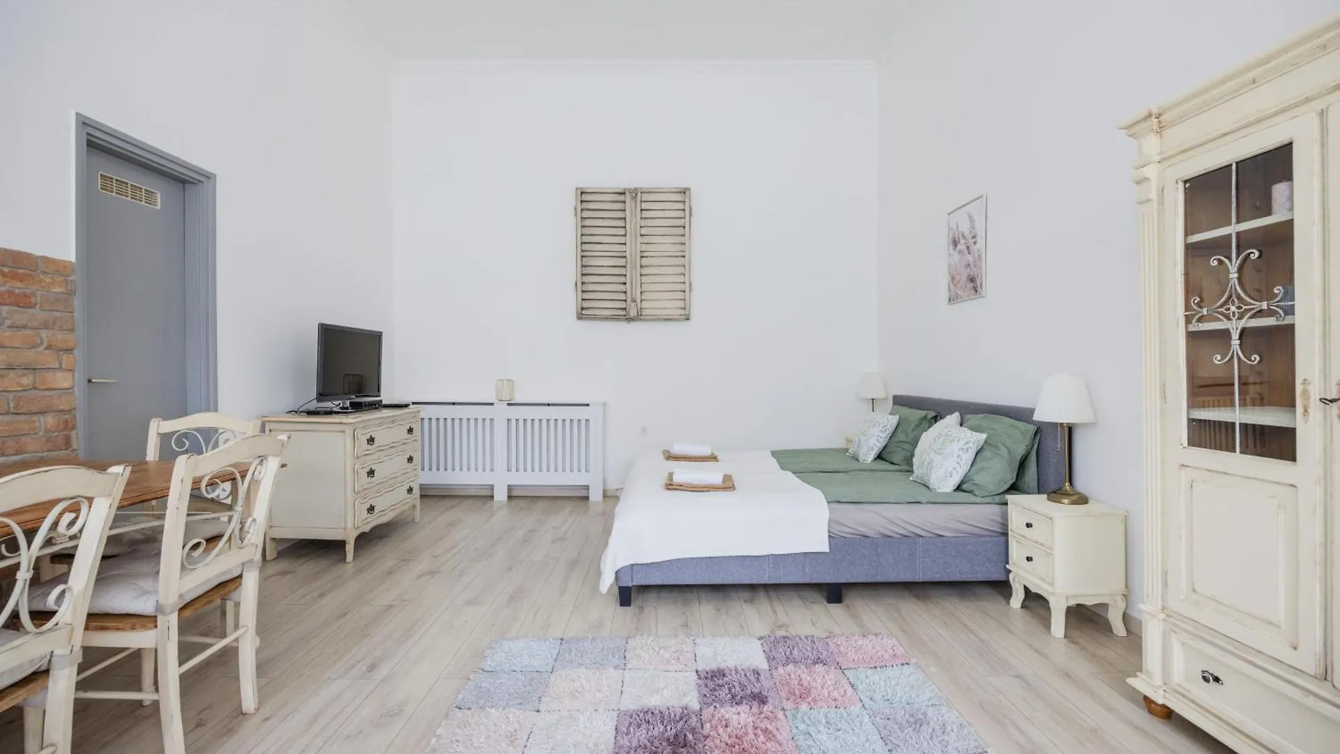 A Touch Of Provence And Pastels In The Centre Apartment Budapest Hungary